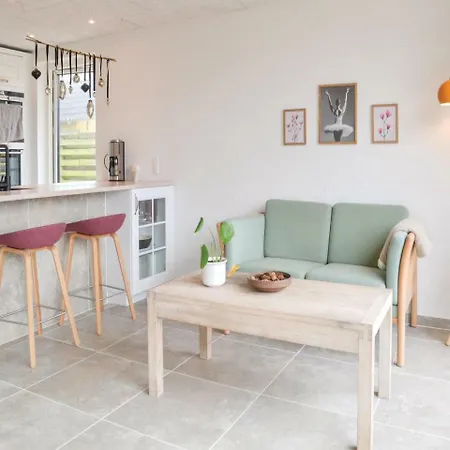 Two-bedroom Holiday In V