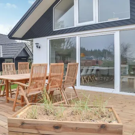 Ferienhaus Two-bedroom Holiday In V *