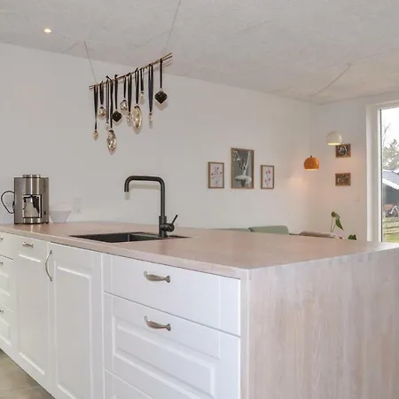 Two-bedroom Holiday In V Ferienhaus
