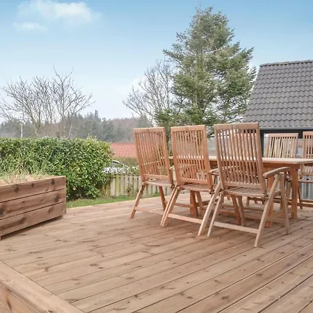 Two-bedroom Holiday In V