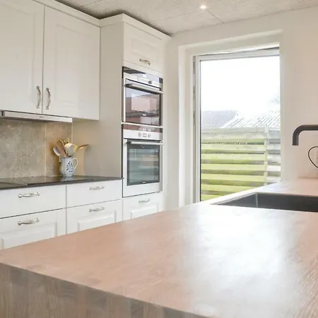 Two-bedroom Holiday In V * Esbjerg